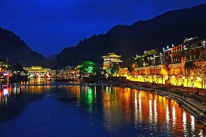 {賭波}(去凤凰旅游多少钱)